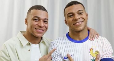 Mbappé ao lado de estátua de cera no museu Madame Tussauds de Londres (Foto: Reprodução/Instagram)
