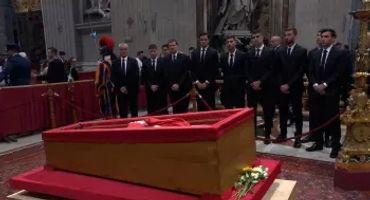 Jogadores da Roma foram ao velório do papa Francisco • Reuters