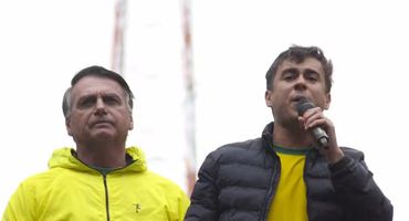 Ex-presidente Jair Bolsonaro e o deputado Nikolas Ferreira — Foto: Raul Luciano/Ato Press/Agência O Globo-Resize.com.jpg