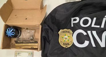 Droga foi encontrada em bagagem de passageiro no Aeroporto Internacional Zumbi dos Palmares — Foto: Divulgação/PC