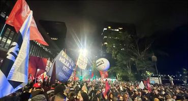 Avenida Paulista tem bloqueio com manifestação contra jornada 6x1 e taxa de Trump nesta quinta (10). — Foto: Klauson Dutra/CBN