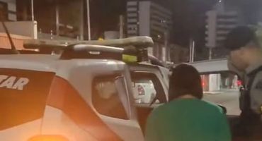 Mulher suspeita de enganar companheiros para aplicar golpes no Nordeste é presa em Maceió — Foto: SSP-AL