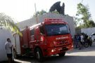 Caminhão do corpo de bombeiros é visto em frente ao CT do Flamengo, nesta sexta-feira (8