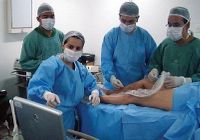Cirurgiões vasculares Andreia Esteves, Ronaldo Nardão e Jubrant Petruceli realizam intervenção pioneira no centro cirúrgico da Santa Casa de Maceió