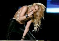 Shakira canta Loca com El Cata, que também plagiou o compositor dominicano Arias Vasquez 