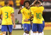 Willian comemora o gol do Brasil contra o Equador após lindo passe de Neymar