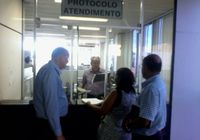 o prefeito João Pereira protocolando todos os documentos - na última segunda-feira (18) -  no TCE. 