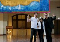 The Edge, Yoko e Bono inauguram painel em homenagem a John Lennon, em Nova York
